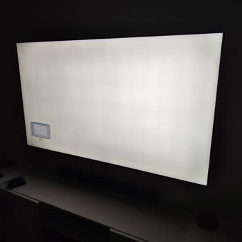 Samsung Pişmanlık. Panel LED'lerin İzlerken Belirgin Olması