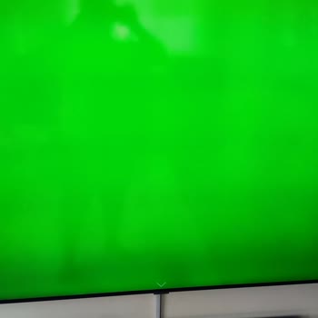 Samsung Pişmanlık. Panel LED'lerin İzlerken Belirgin Olması