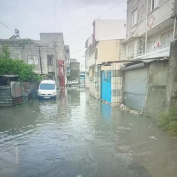 Adana Büyükşehir Belediyesi Yağmur Suyundan Ne Evimize Girebiliyoruz Ne Çıkabiliyoruz
