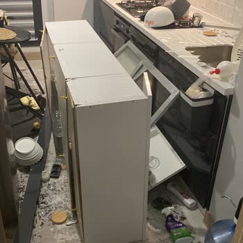 TOKİ 15 Temmuz Evler Esenler Mutfak Dolabı Düştü