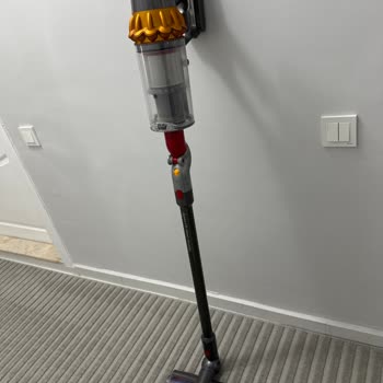 Dyson V15 Halı Başlığı Aparatı Çalışırken Çok Aşırı Ses Yapıyor