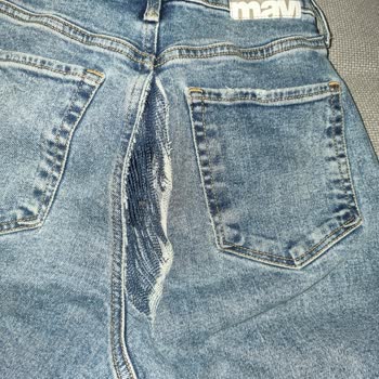 Çabuk Yırtılan Mavi Jeans