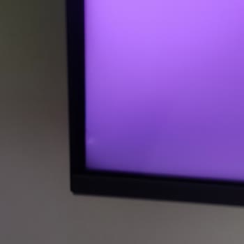 Grundig TV Ekran Beyazlık