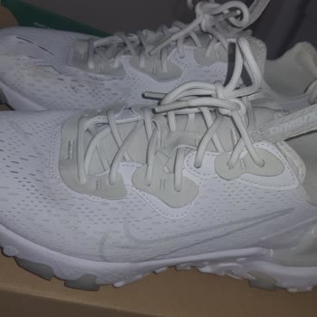 Fashfed Nike Ayakkabının 2 Veya 3. Giyiminde Yırtılma Sorunu