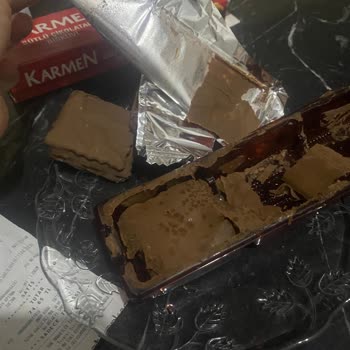 Elvan Gıda Karmen Sütlü Çikolatalı Bisküvi Bozuk Çıktı