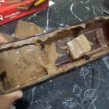 Elvan Gıda Karmen Sütlü Çikolatalı Bisküvi Bozuk Çıktı