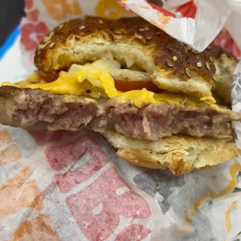 Burger King Pişmemiş Ürün Verdi