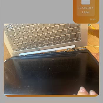 Lenovo Bilgisayar Menteşeleri Attı!