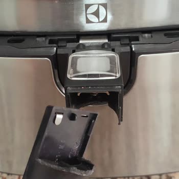 Electrolux Airfryer'ın Sepet Kolu