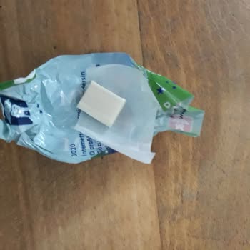 Falım Sakızımın İçinden Sakızın Yarısı Kadar Bir Sakız Çıktı