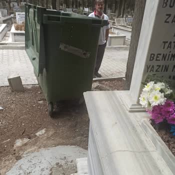 İzmir Büyükşehir Belediyesi Mezarlık Çalışanlarının Duyarsızlığı