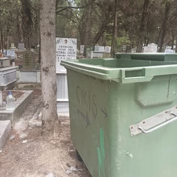 İzmir Büyükşehir Belediyesi Mezarlık Çalışanlarının Duyarsızlığı