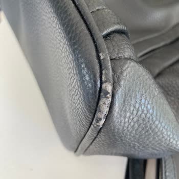 Derimod Dan Aldığımız Çantalar 1 Ayda Dökülüyor