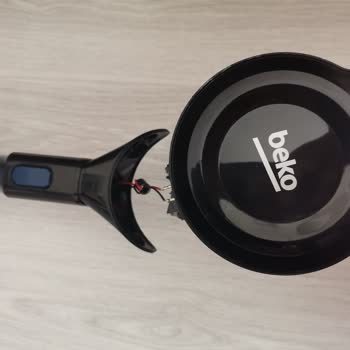 Beko Darbe Düşme Olmadığı Halde Parçalar Birbirinden Ayrıldı