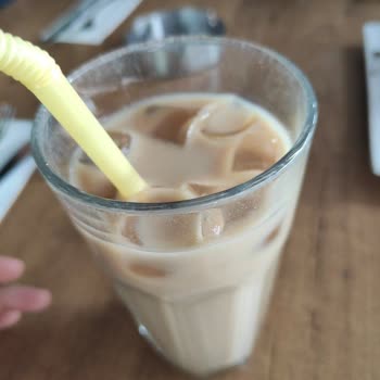 Kent Meydanı Mado Çay Ocağından Hallice