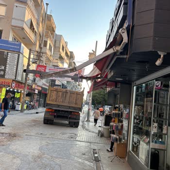 Menemen Belediyesi Yol Çalışması Sonucu Oluşan Hasar