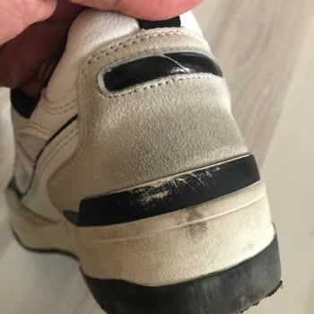 Stradivarius Spor Ayakkabıda Renk Atma