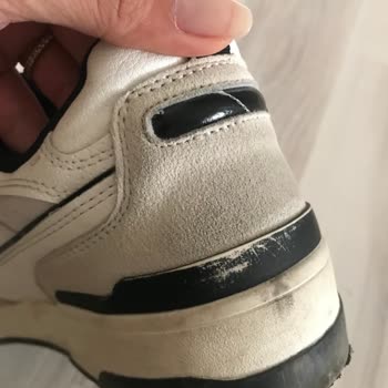 Stradivarius Spor Ayakkabıda Renk Atma