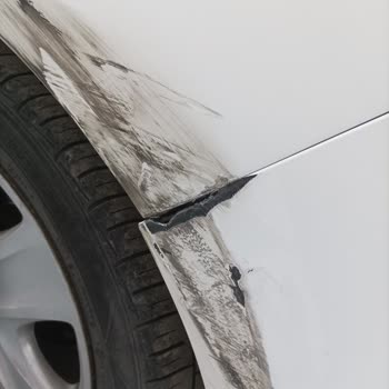 Eshot Aracı Arabama Sürttü