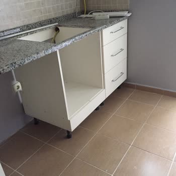 Polisan Gizemli Gri Lila Rengi Görünüyor