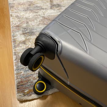 Boyner'den Alınan National Geographic Valizin Hemen Kırılması