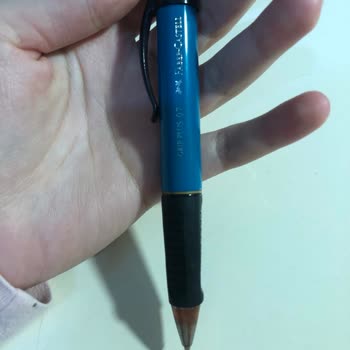 Faber-Castell Kalemimin Ucu İçine Kaçıyor