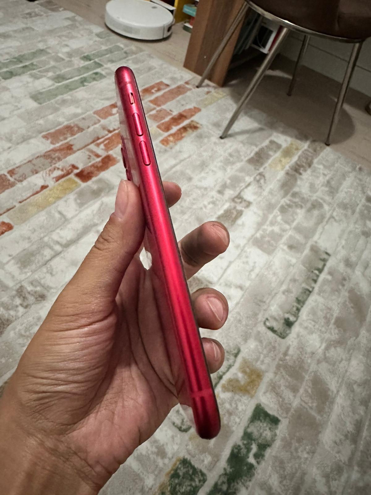 Apple iPhone 11 レッド【部分的に損傷】 81k0je5W-JL._UF894,1000_QL80_.jpg
