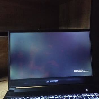 Monster Notebook Laptop Ekran Sararması