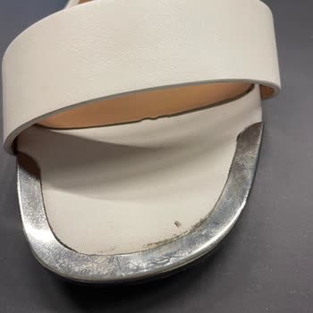 Derimod Kullanılmış, Parçalanmış Kirli Ayakkabı Gönderdiler!