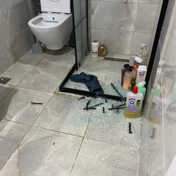 Durul Duşakabin Ürünün Parçalanarak Yaralamaya Sebep Vermesi