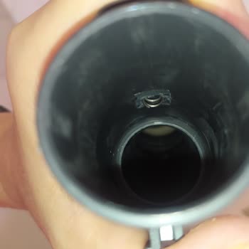 Electrolux Süpürge Başlığı İç Kısımdan Kırıldı.