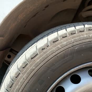 Bridgestone 225 75 R16c Lastik Yolda Patlaması