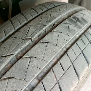Bridgestone 225 75 R16c Lastik Yolda Patlaması