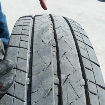 Bridgestone 225 75 R16c Lastik Yolda Patlaması
