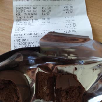 BİM Aldığım Çikolatayı Karıncalar İşgal Etmiş Ve Yumurta Bırakmış