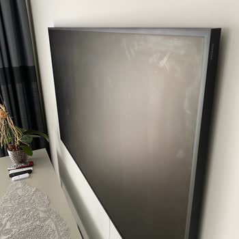 Samsung Televizyonum Ekranındaki Siyah Parmak İzleri