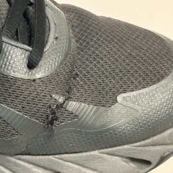 Kullanımın İlk 4 Ayında Ön İç Ve Üst Yanları Çatlayan Skechers