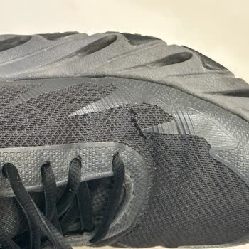 Kullanımın İlk 4 Ayında Ön İç Ve Üst Yanları Çatlayan Skechers