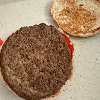 Burger King Tarafından Gönderilen Ne Olduğu Bilinmeyen Köfte