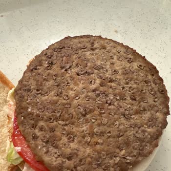 Burger King Tarafından Gönderilen Ne Olduğu Bilinmeyen Köfte