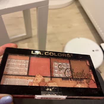 Yalova Vega AVM Watsons Mağazasında Almış Olduğum Blush Paramparça