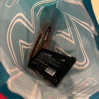 Yalova Vega AVM Watsons Mağazasında Almış Olduğum Blush Paramparça