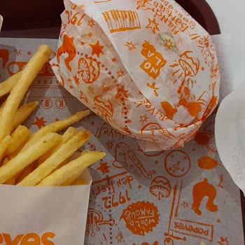 Popeyes Ürün Aldatmaca Ve Personel Küçük Ürün Seçip Veriyor.