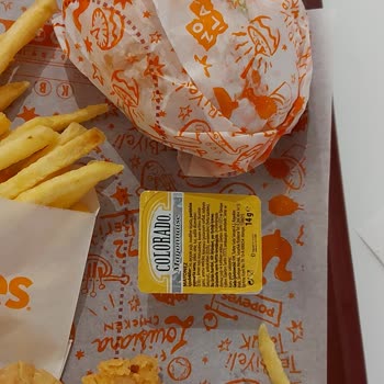 Popeyes Ürün Aldatmaca Ve Personel Küçük Ürün Seçip Veriyor.