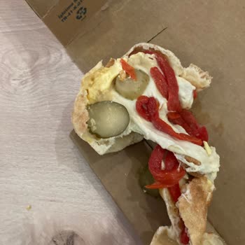 Domino's Pizza Domdom Burger Diye Çiğ Hamur Geldi
