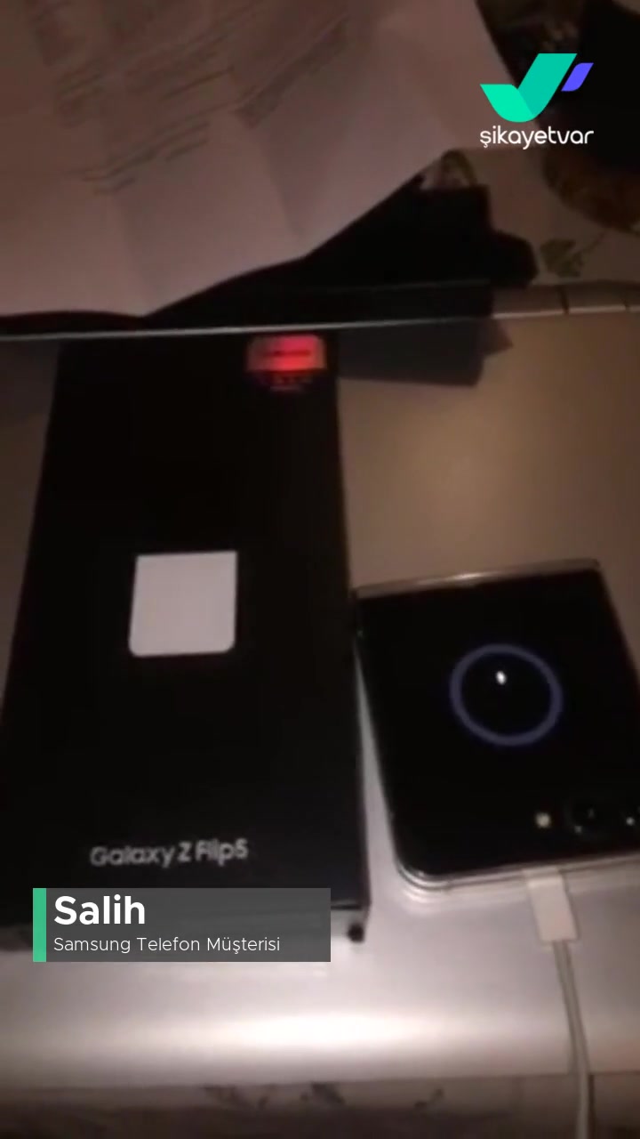 Samsung Z Flip 5 Katlanır Telefonun Arkasında Durmuyor! videonun kapak resmi