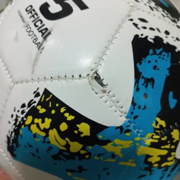 Triathlon Futbol Topu İlk Oynamada Açıldı Ve Deforme Oldu.