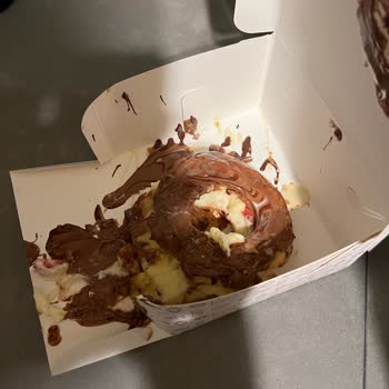 Yemeksepeti Yemekler Yere Dökülmüş, Tekrar Kaba Sıyırıp Koymuşlar