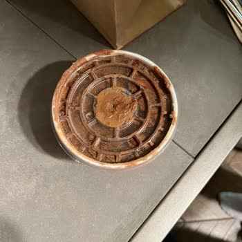 Yemeksepeti Yemekler Yere Dökülmüş, Tekrar Kaba Sıyırıp Koymuşlar