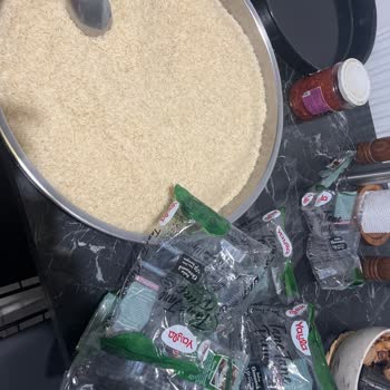 Yayla Bakliyat Böcekli Satılan Pirinç Paketleri